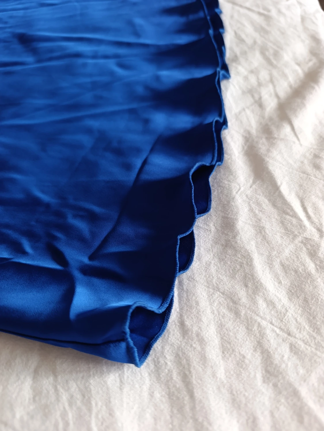 Blå långkjol i satin från Lindex - 1