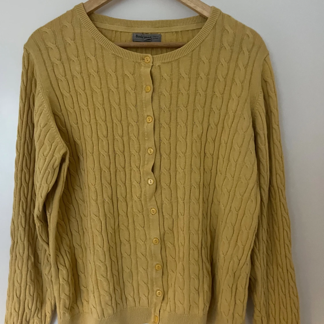 Gul kabel stickad kofta