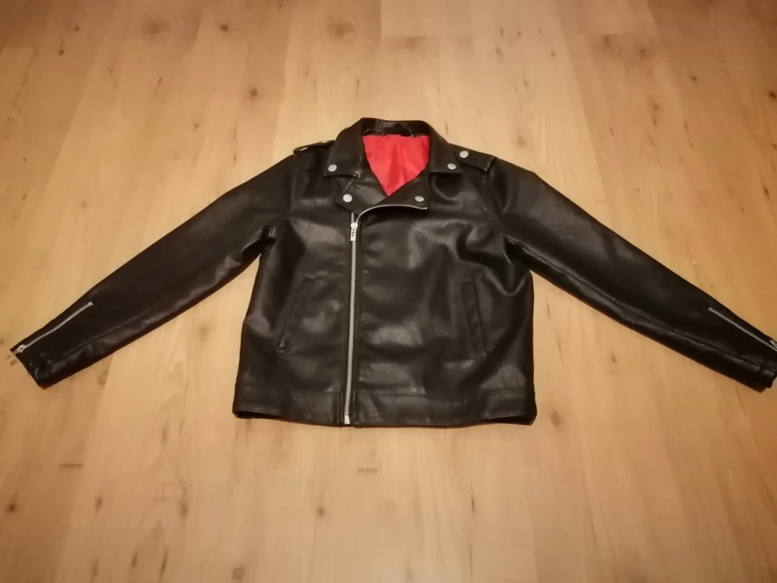 Svart skinnjacka med dragkedja