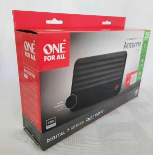 One For All Digital 7 Series Amplified Indoor Antenna - Snygg, USB-driven inomhusantenn med tygöverdrag för DVB-T/T2 och 4K Ultra HD. Förstärkt mottagning upp till 25 km från sändare, med 3G/4G/5G/LTE-filter för minimal störning. Flera placeringsmöjligheter. Oöppnad förpackning, nyskick.