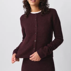 Stickad kofta - Stickad kofta från Gina tricot. Använd ca 3 gånger. Orginalpris 400kr. Slutsåld på hemsidan. 💗💗