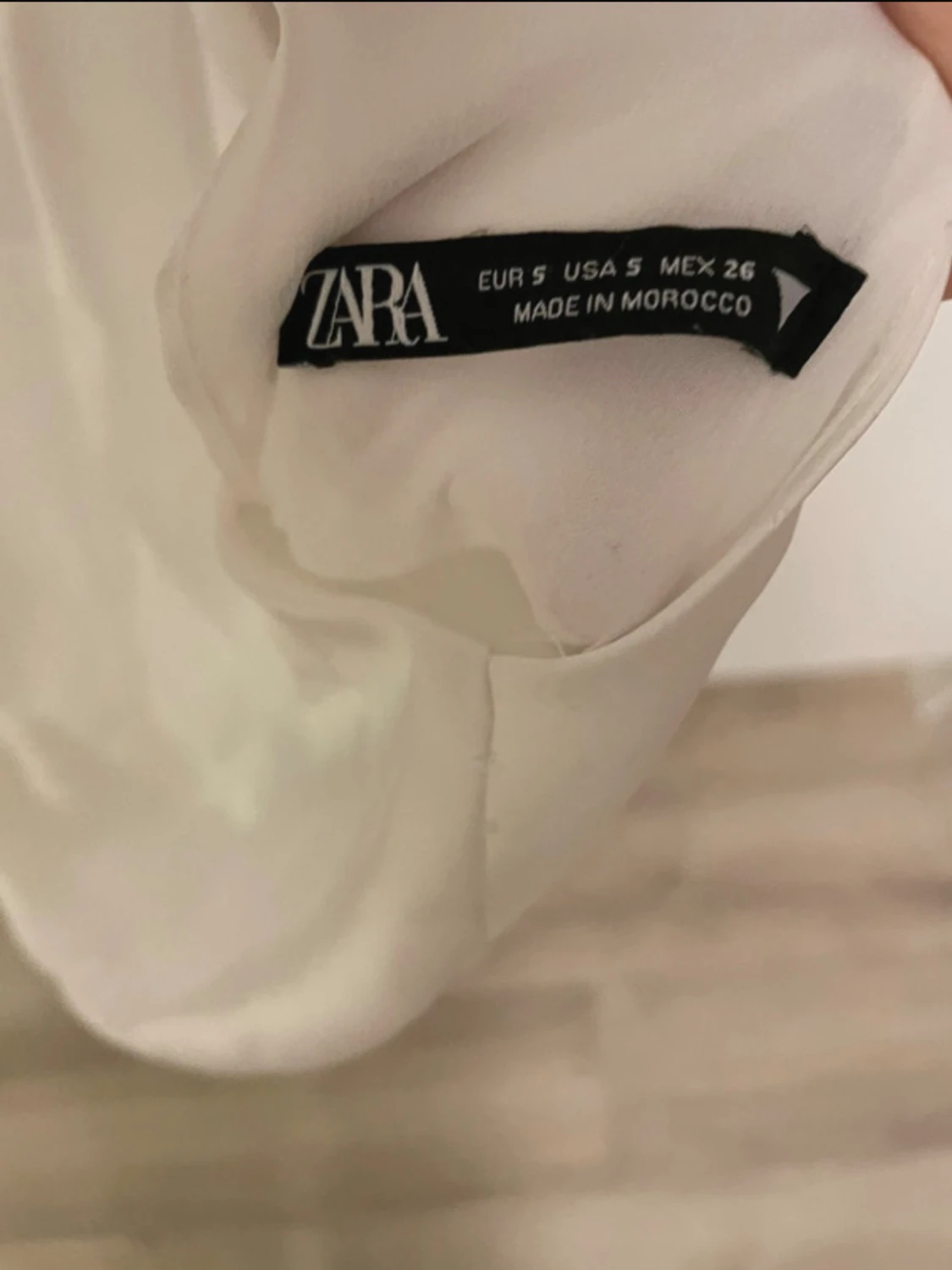 Vit topp med öppen rygg från Zara - 3