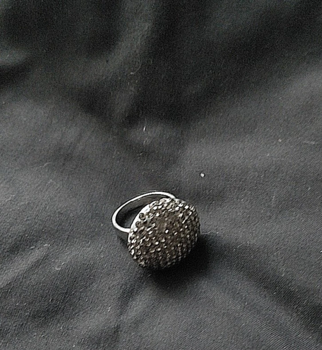 Glittrig silverring med stenar - 5