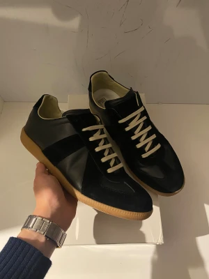 Maison margiela gats - Maison margiela gats i strlk 43 | Endast använda ett fåtal gånger | Allt og följs med | Vid snabbt köp kan priset diskuteras | Skriv vid fler funderingar!