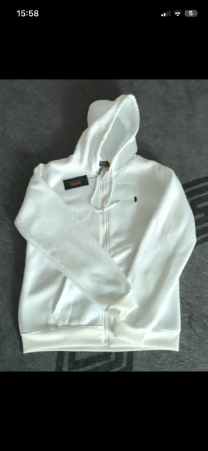 Vit Ralph Lauren Hoodie - M - Mycket fin ny och oanvänd Vit Ralph Lauren Hoodie i storleken M