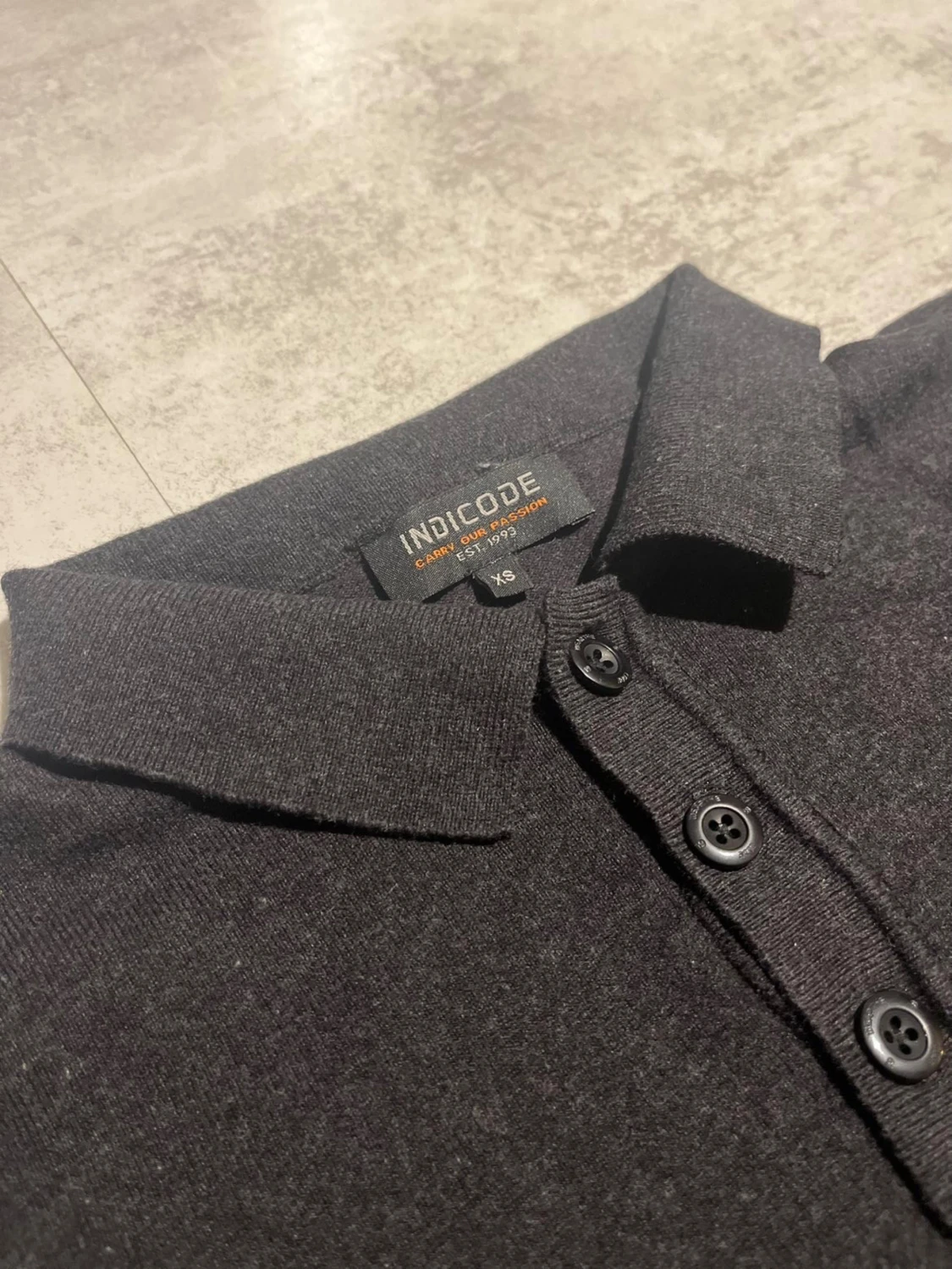 Svart stickad pikétröja från Indicode XS - 2