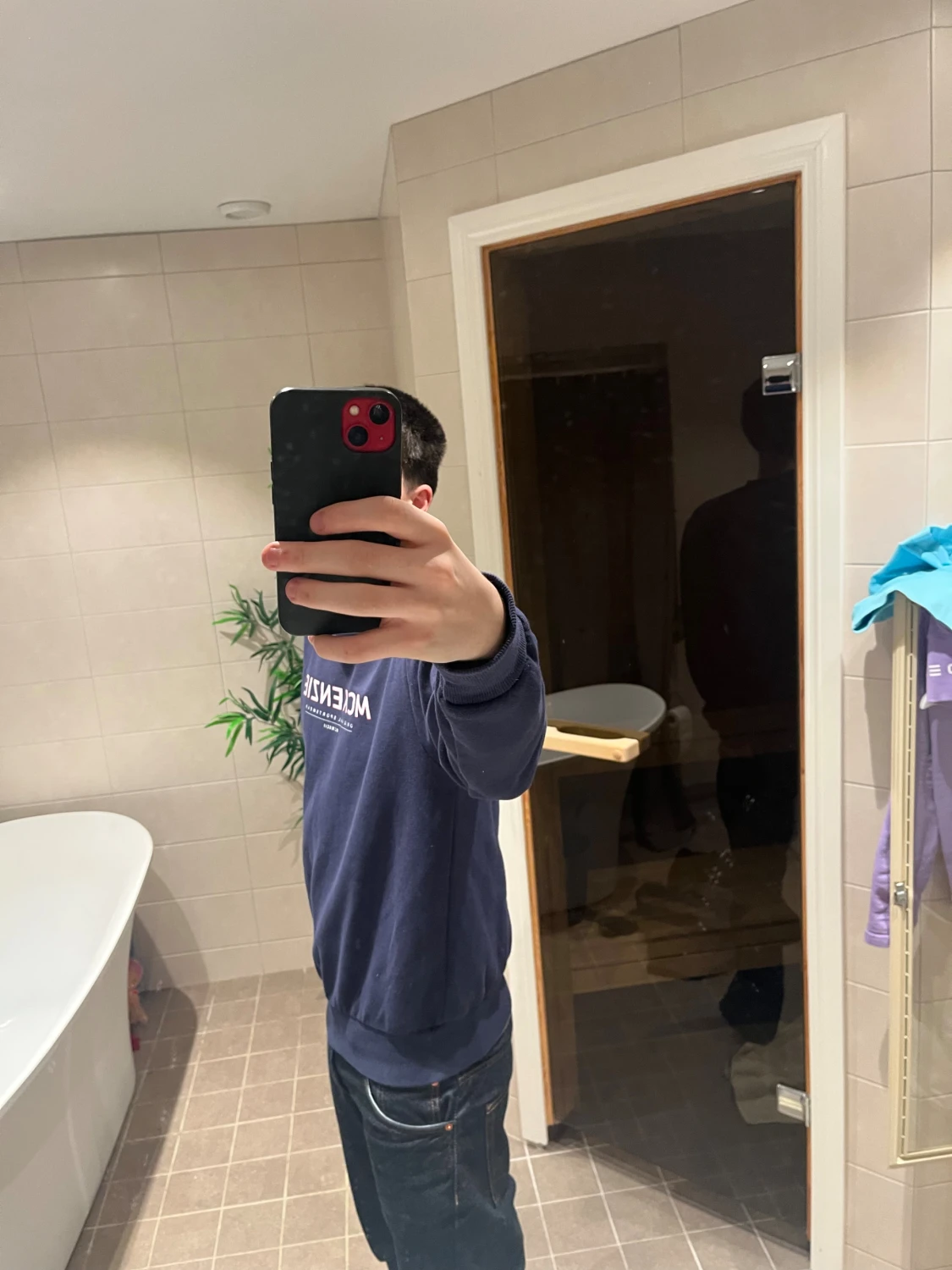 Mörkblå sweatshirt från McKenzie - 2