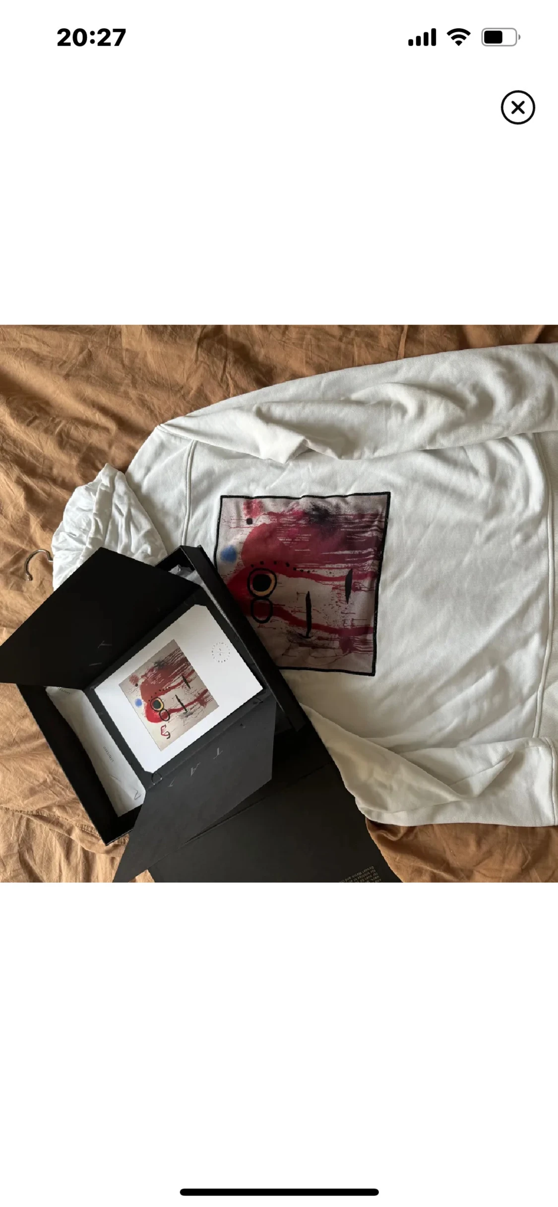 Vit hoodie med konsttryck från limitato - 1