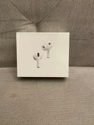 AirPods Pro 3 - Helt ny oöppnad de är 1:1 har alla funktion som den äkta har brusreducering med transparens också 