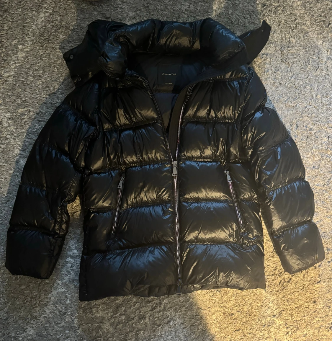 Svart pufferjacka från Massimo Dutti använd endast 5 gånger
