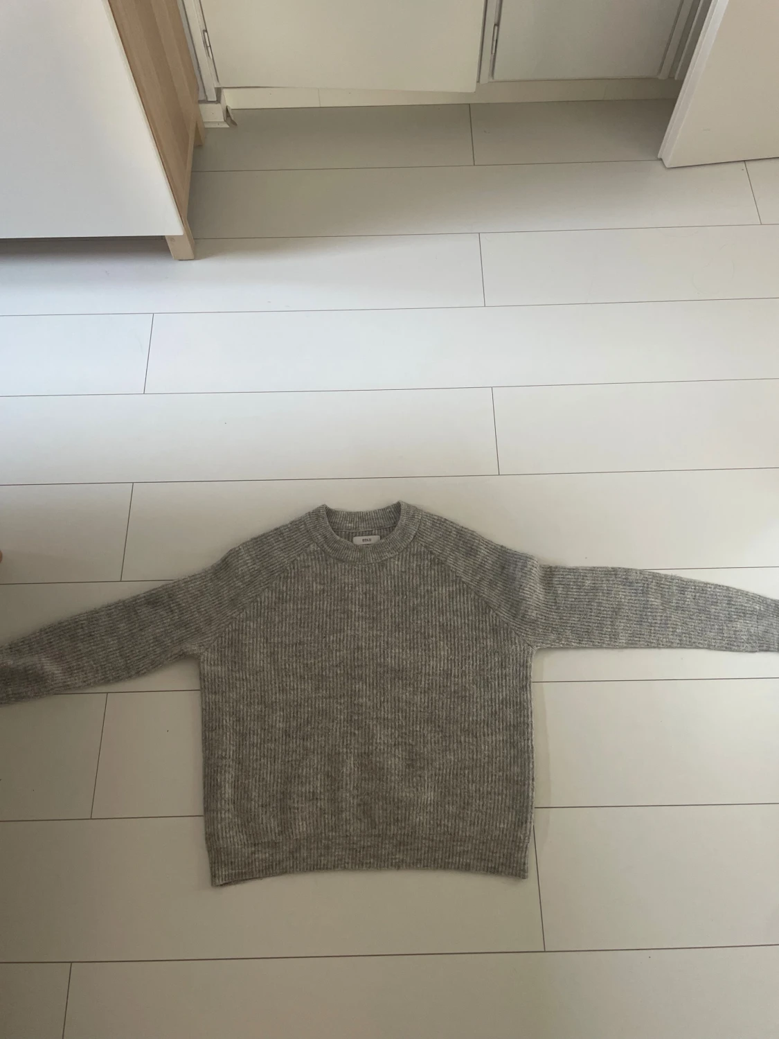 Grå stickad tröja från Envii