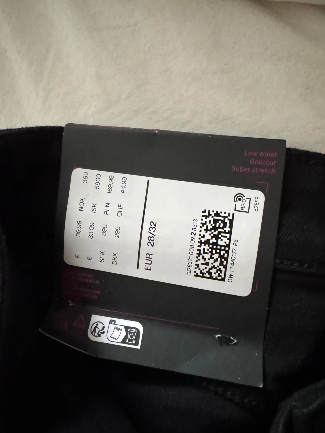 Svarta bootcut jeans från Weekday - 3