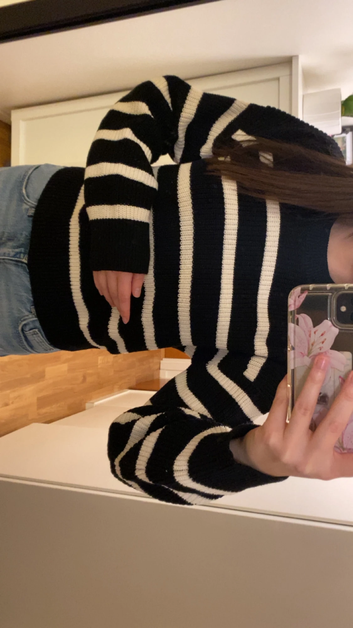 Svartvit randig stickad tröja - 1