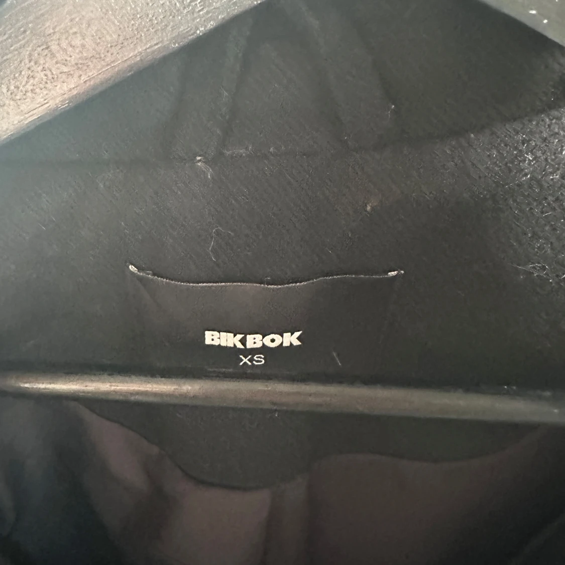 Svart kappa med bälte från Bik Bok XS - 2