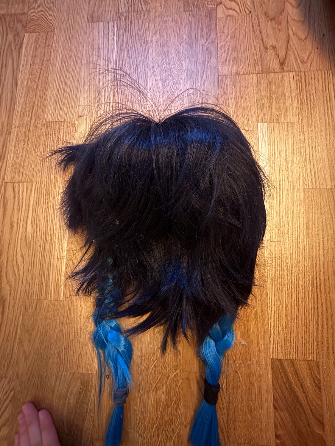 Svart-blå peruk med flätor - 2