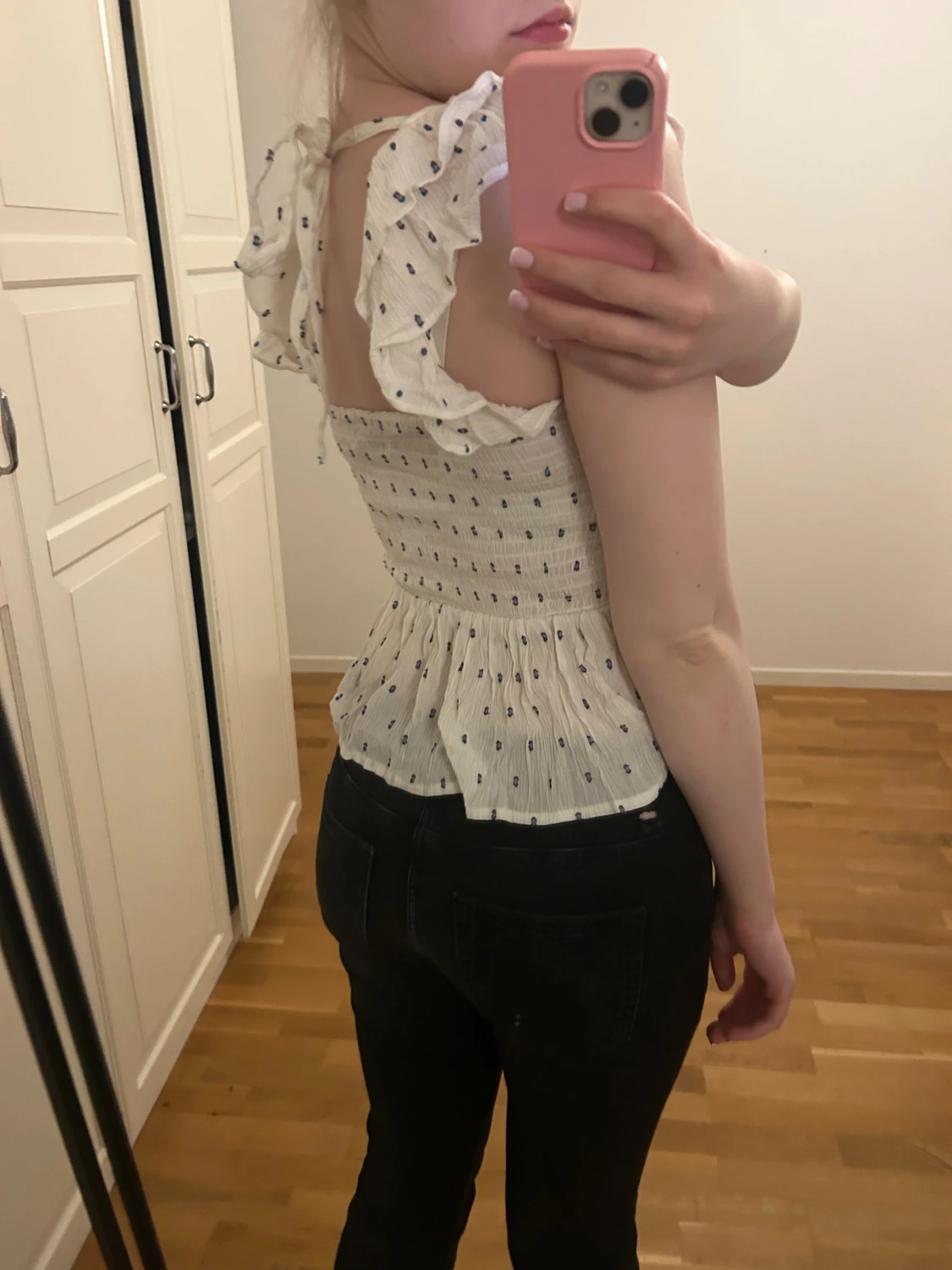 Snygg kortärmad volangblus - 1