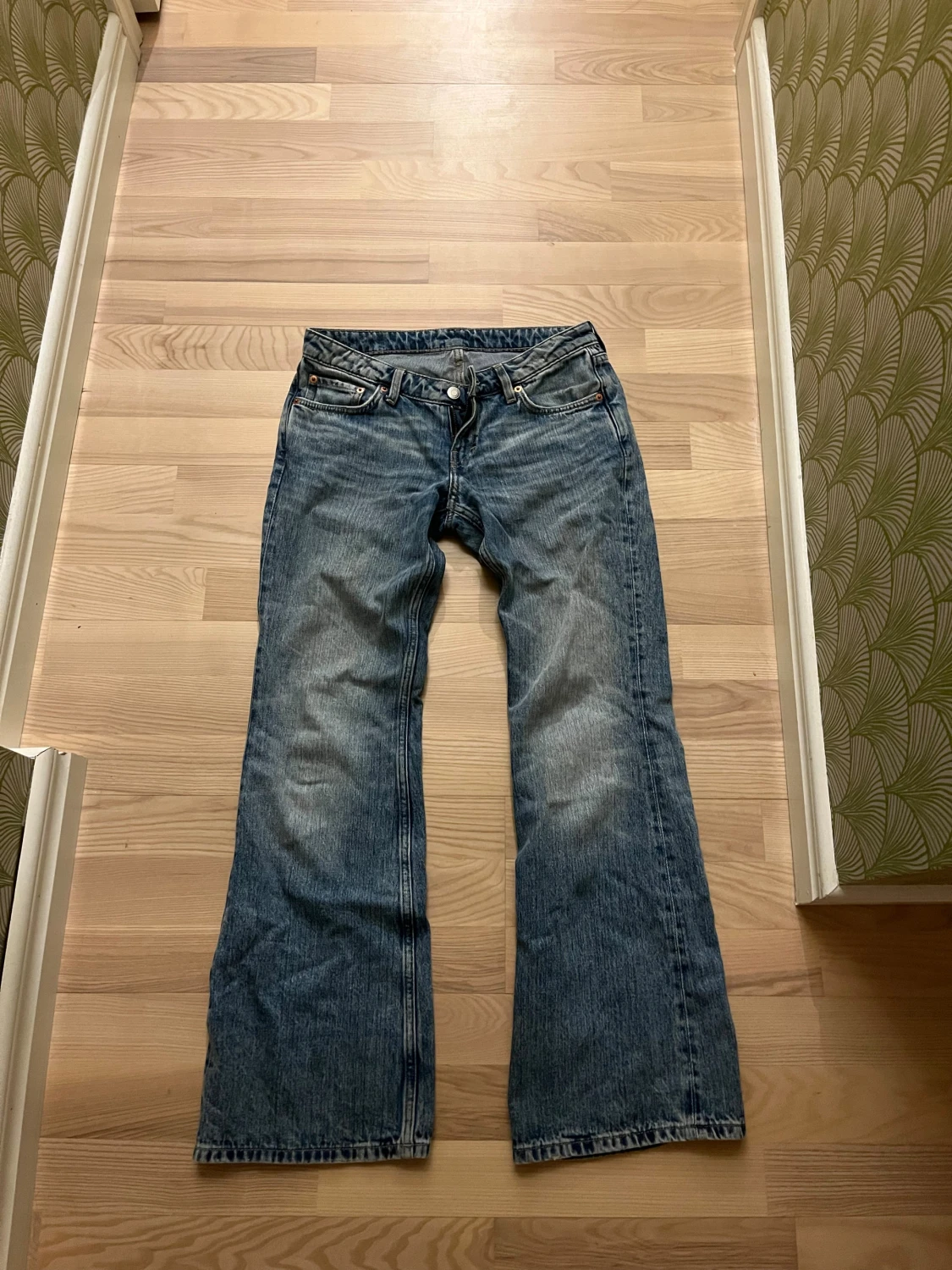 Weekday blå bootcut jeans