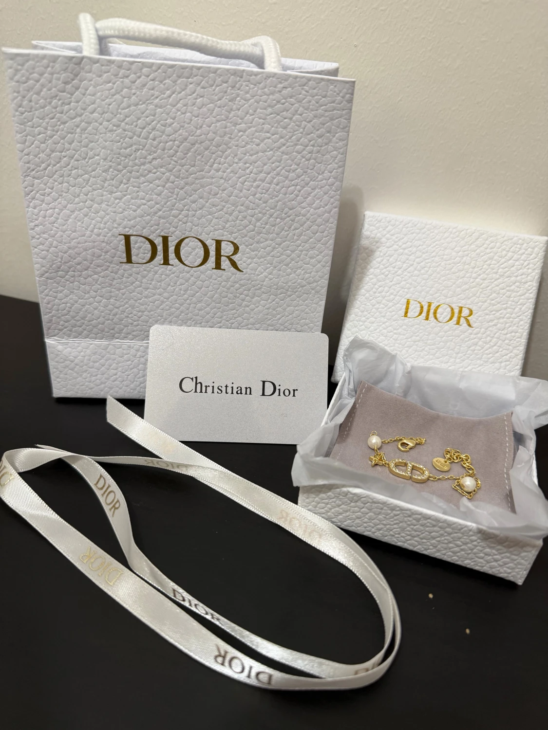 Dior guldarmband med pärlor och stjärna