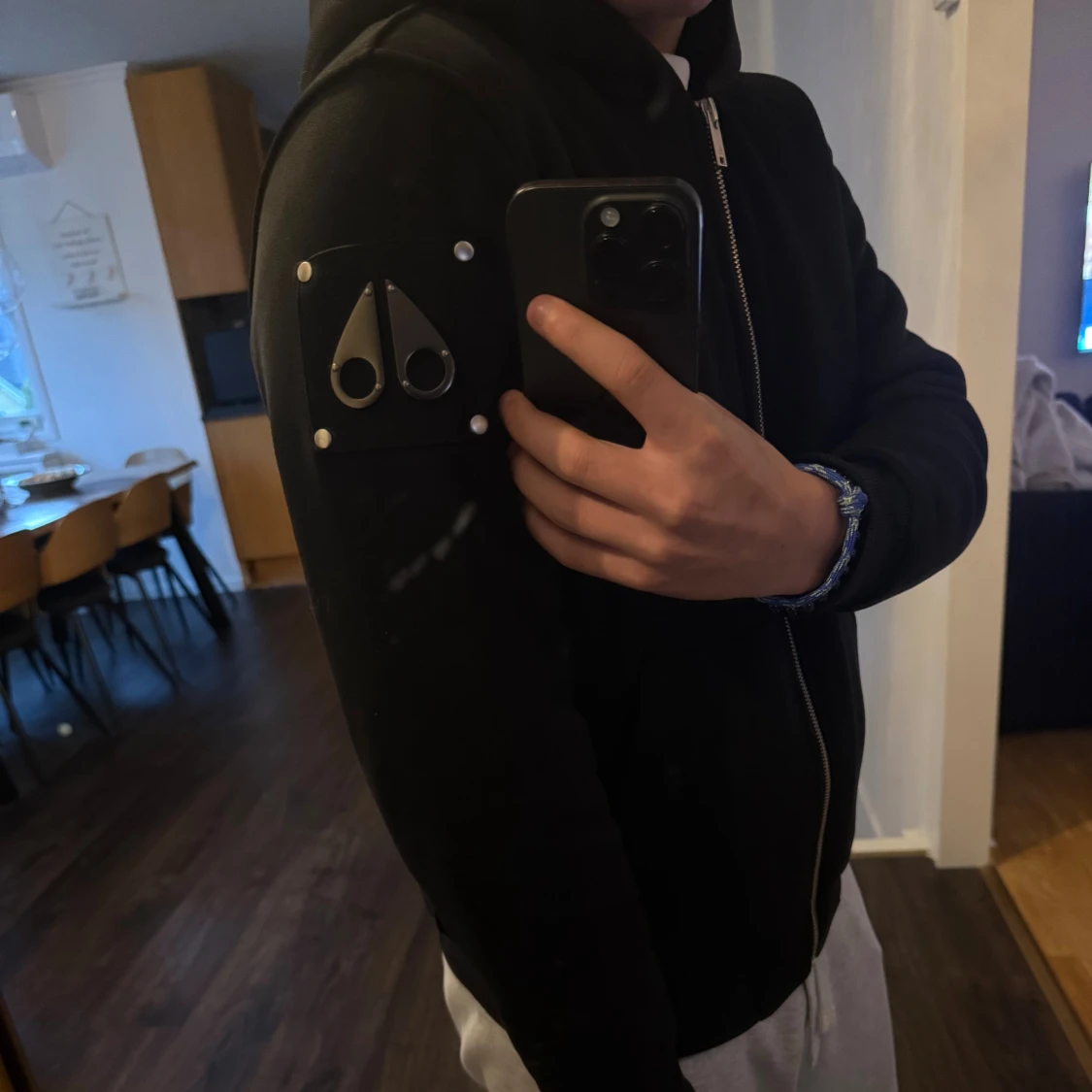 Svart Moose Knuckles hoodie med dragkedja - 2