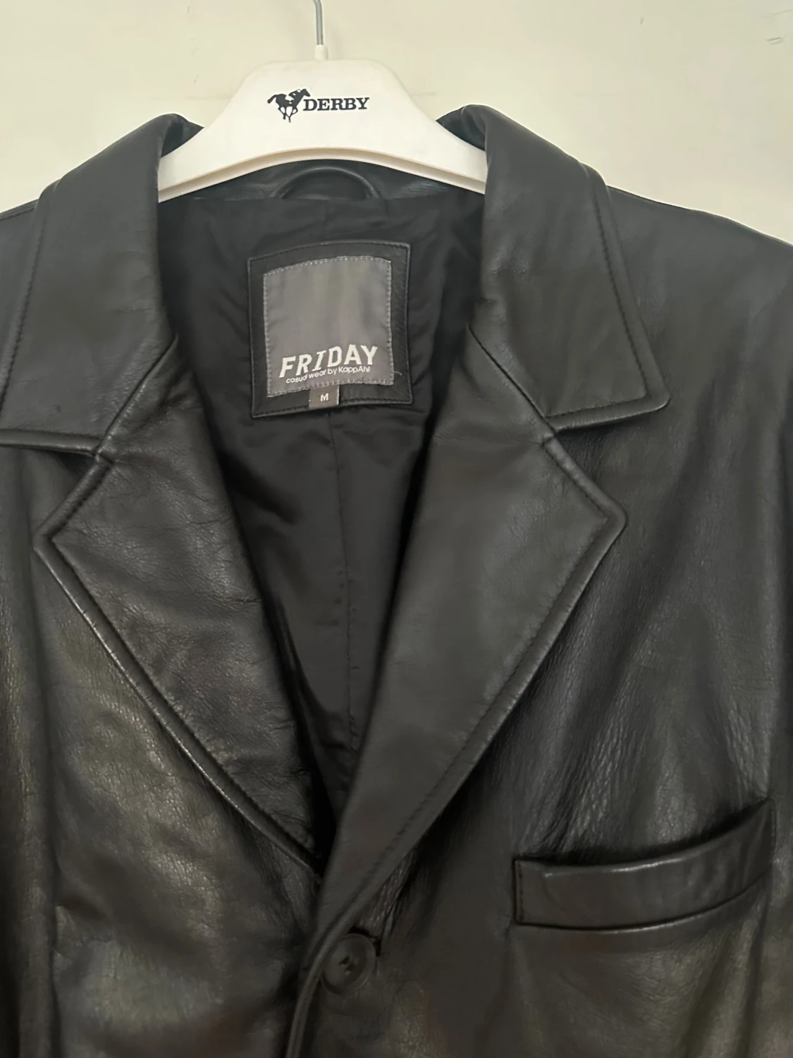 Äkta skinnjacka storlek M från Kappahl. - 2