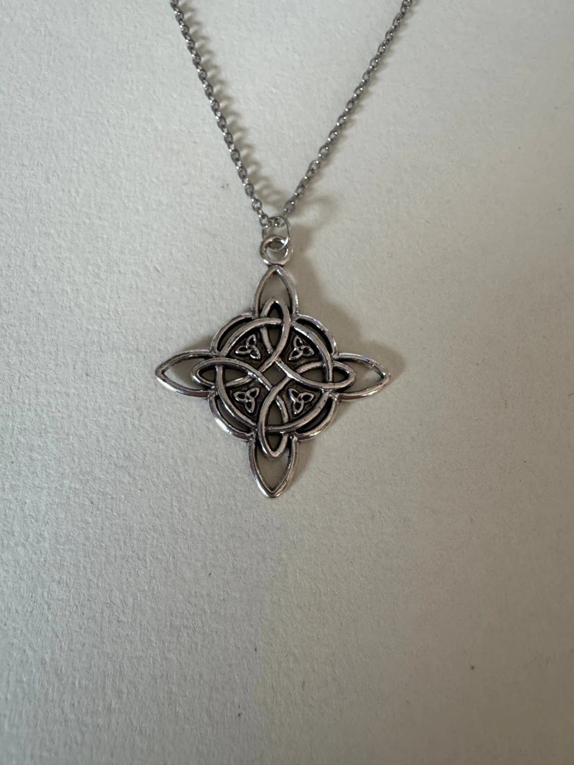 Silverhalsband keltisk knut