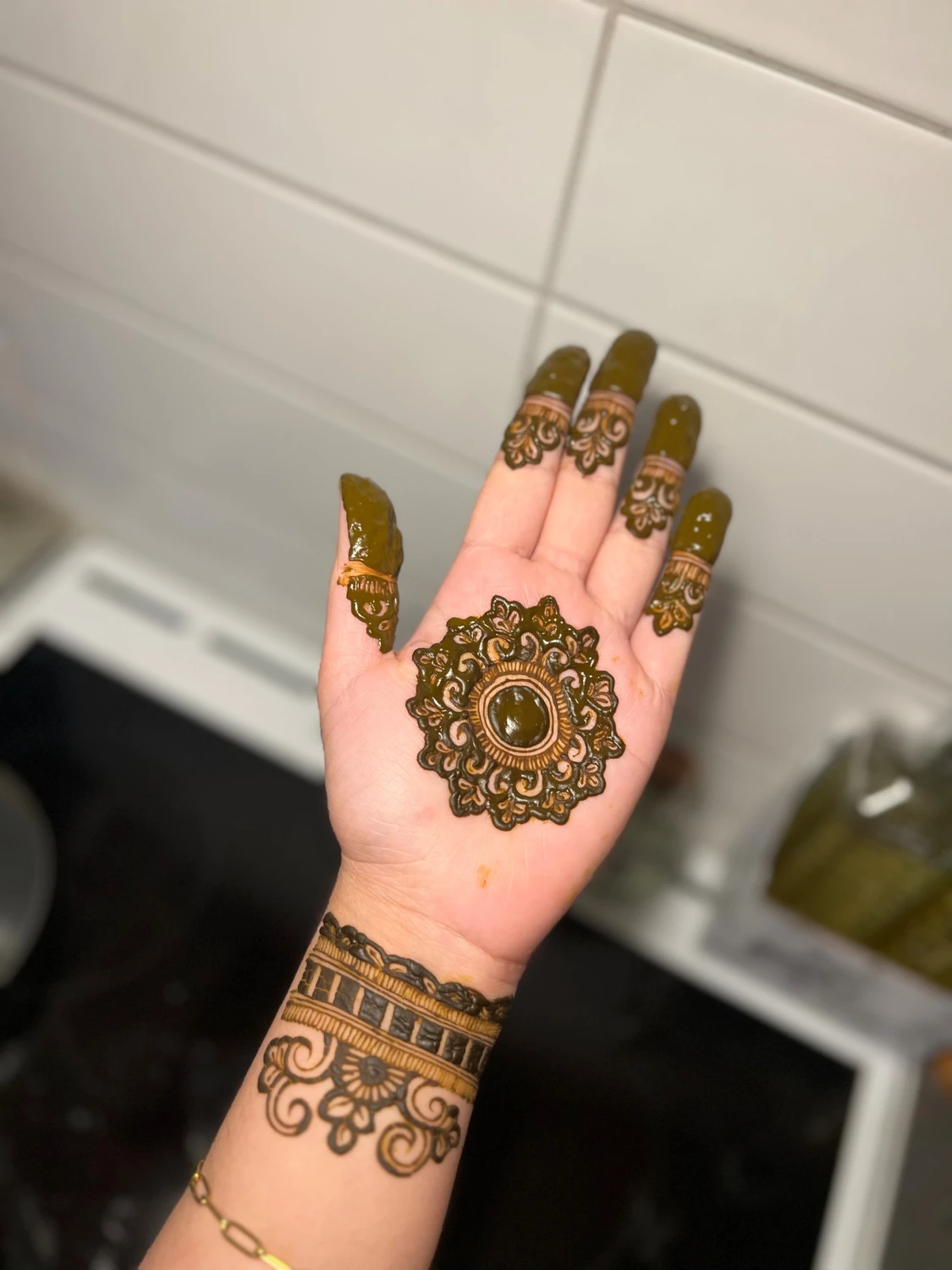 Brunt henna-armband med blommönster - 6