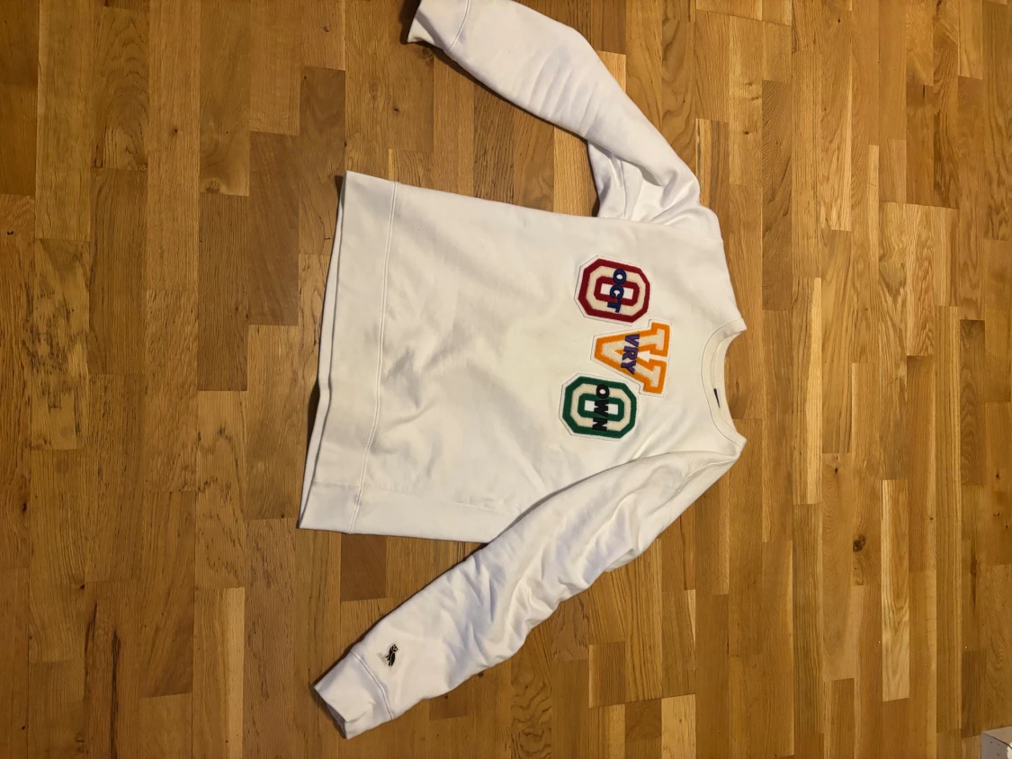 Vit OVO sweatshirt med färgglada patches
