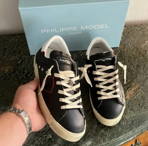 Helt nya phillipe model skor  - Philippe model skor | Skick 10/10 | Helt nya med allt og | Storlek EU 40 passar 41 | Hör av dig vid minsta fråga eller fundering📩