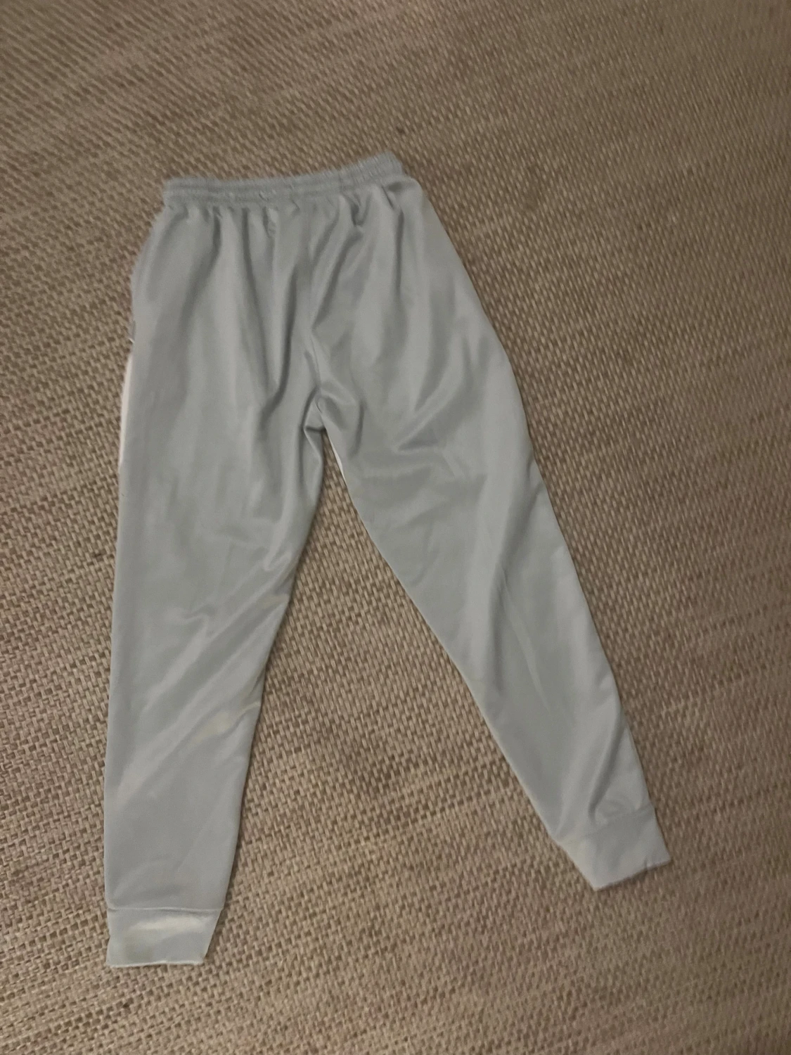 Nike grå träningsbyxor med snörning - 1