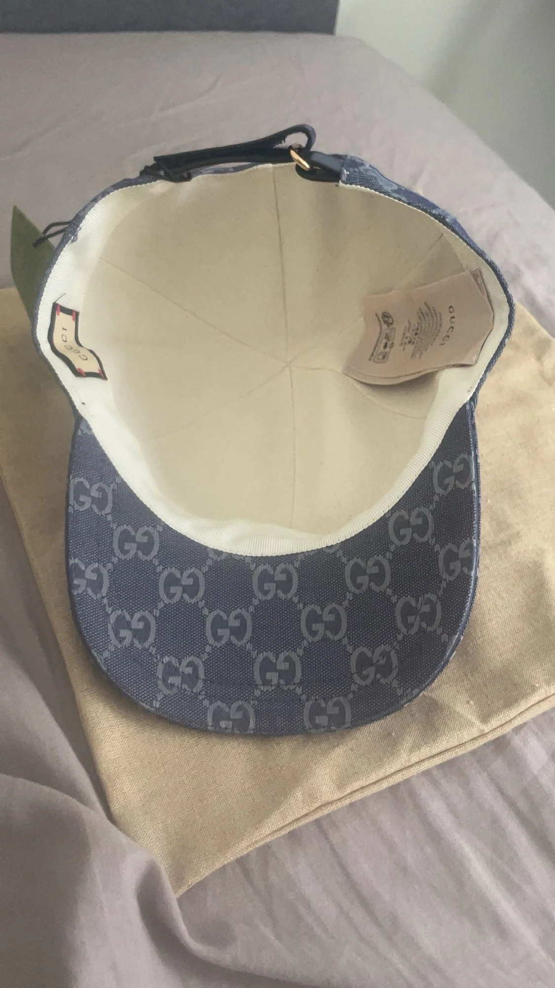 En blå Gucci keps  - 3