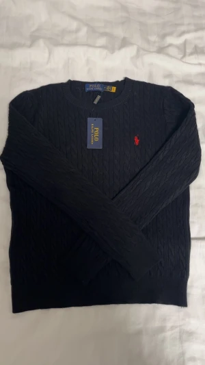 Stickad tröja Ralph Lauren svart S - Helt ny, storlek S i svart färg 