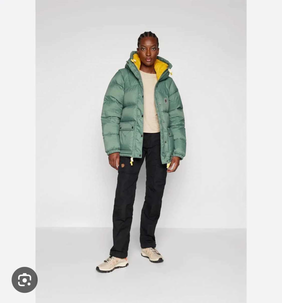 Söker denna gröna fjällräven jacka i M! Kontakta mig gärna - 1