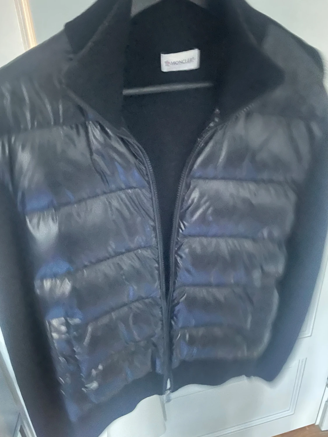 Svart Moncler pufferjacka med stickade ärmar - 4