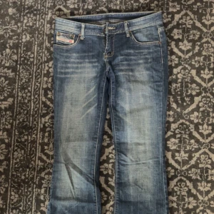 Lågmidjade vintage jeans - Väldigt fina vintage jeans från Diesel, dom är lågmidjade och bootcut! Säljer då de var för stora.