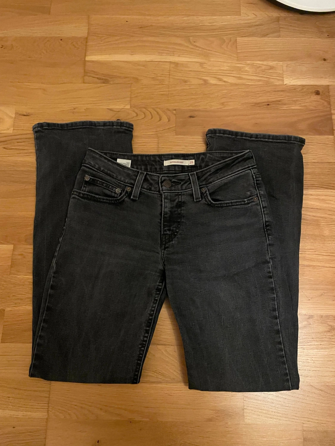 Levi's Superlow Boot svarta jeans - 2