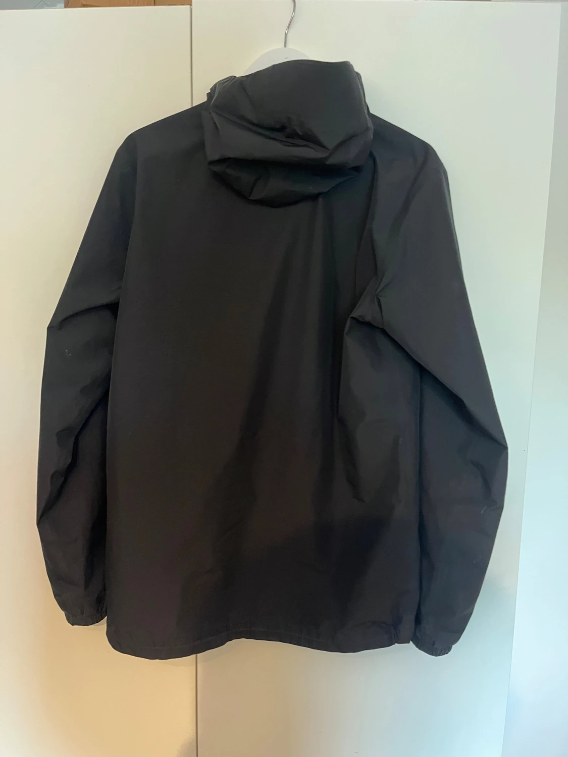Svart vindjacka från Haglöfs, S - 1