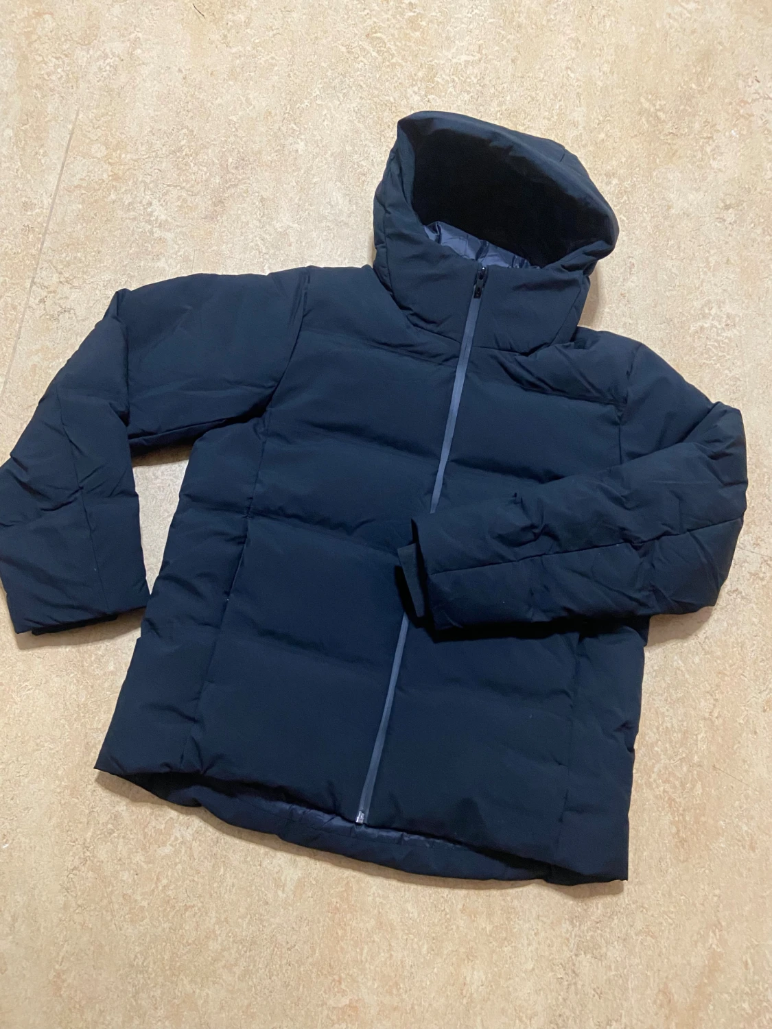 Svart pufferjacka med huva Uniqlo  - 3