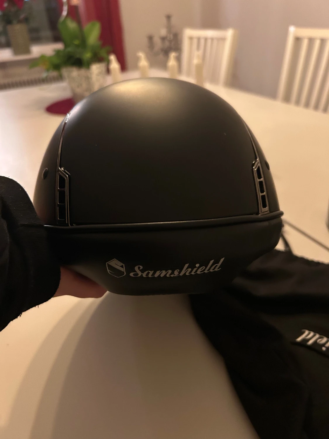 Svart ridhjälm från Samshield - 1