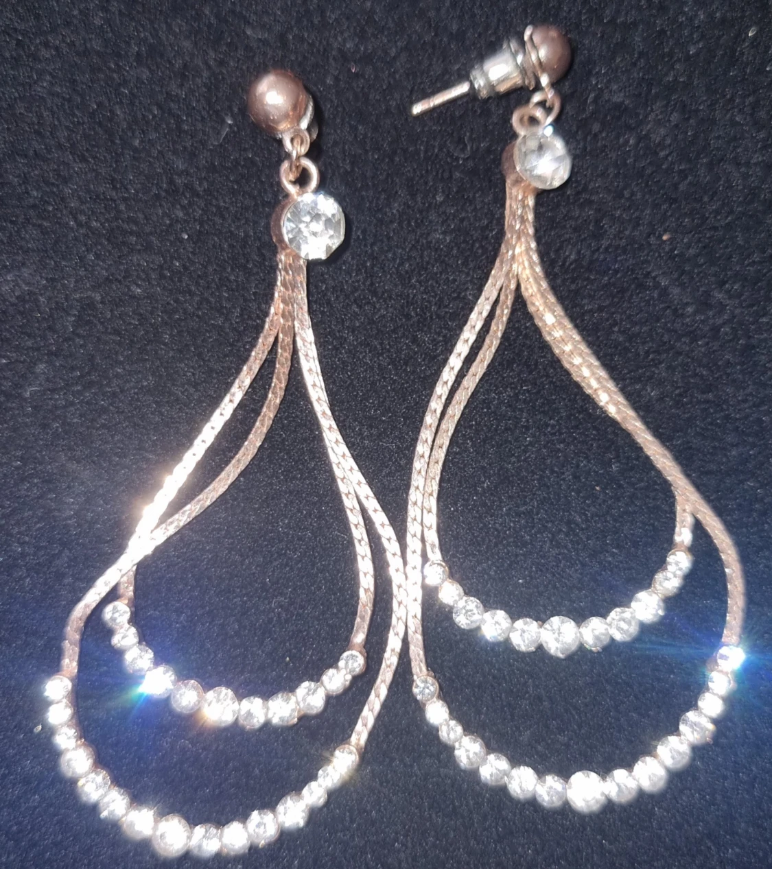 Glittriga örhängen med strass