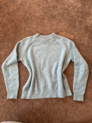 Stickad tröja  - Stickad tröja från Zara, väl fint stickad med mjuk touch 