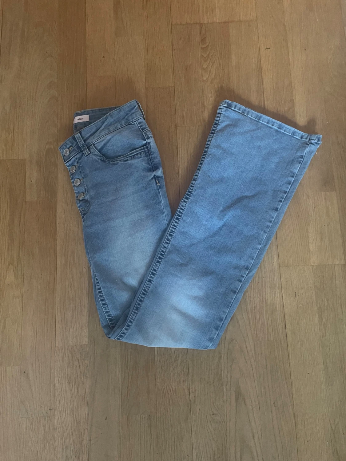 Bootcut ljusblå jeans från Nelly - 3