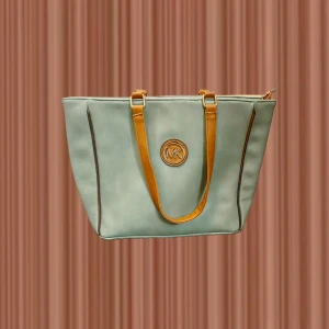  axelväska från - En imitation väska i jätte bra skick!!