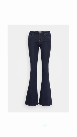 Only jeans - Jätte snygga jeans ifrån Only som är helt slutsålda, Jeansen är helt nya, aldrig använda, prislappen kvar. Säljer då jag beställa två.