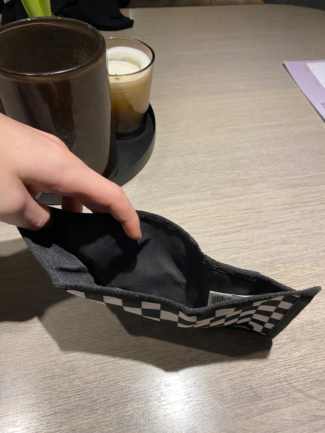 Svartvit rutig plånbok från Vans - 4