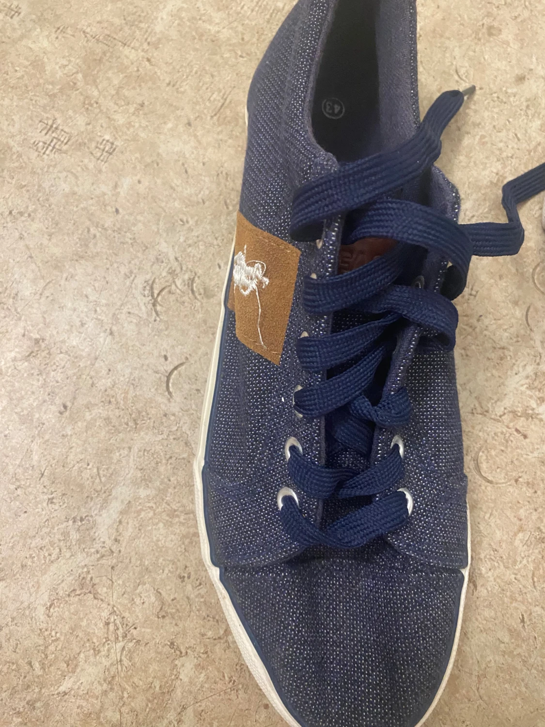 Mörkblå sneakers med mockadetaljer - 1