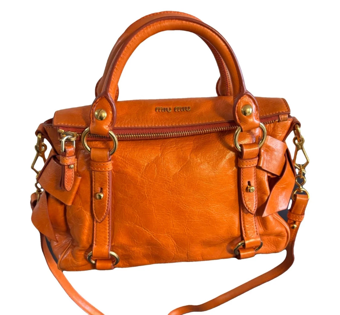 Orange handväska från Miu Miu i skinn - 3