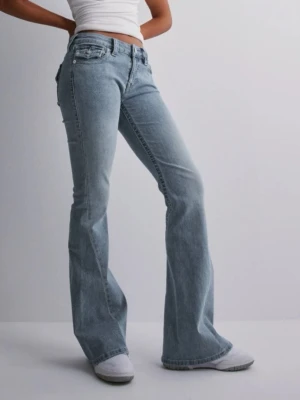 True religion flare jeans - Lågmidjade flare jeans från True religion i modellen ”joey” strl w27 (ungefär S)💕 slita längst ner (se bild), använda!