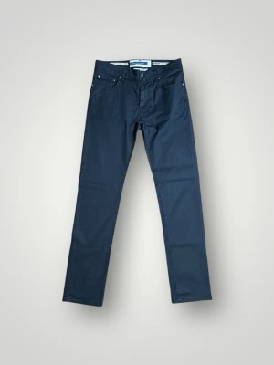 Jacob Cohen Jeans - Tja säljer nu dessa riktigt snygga Jacob Cohen jeansen i storlek 32 där nypriset är cirka 5000kr, skick 9/10 vid minsta lilla fundering så är det bara att höra av sig!  Mvh Santén