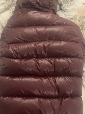 Mörkbrun pufferjacka med huva - Billig jacka från lager 157