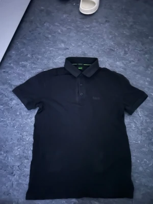 Svart piké från Hugo boss - Helt ny jätte bra kvalité 